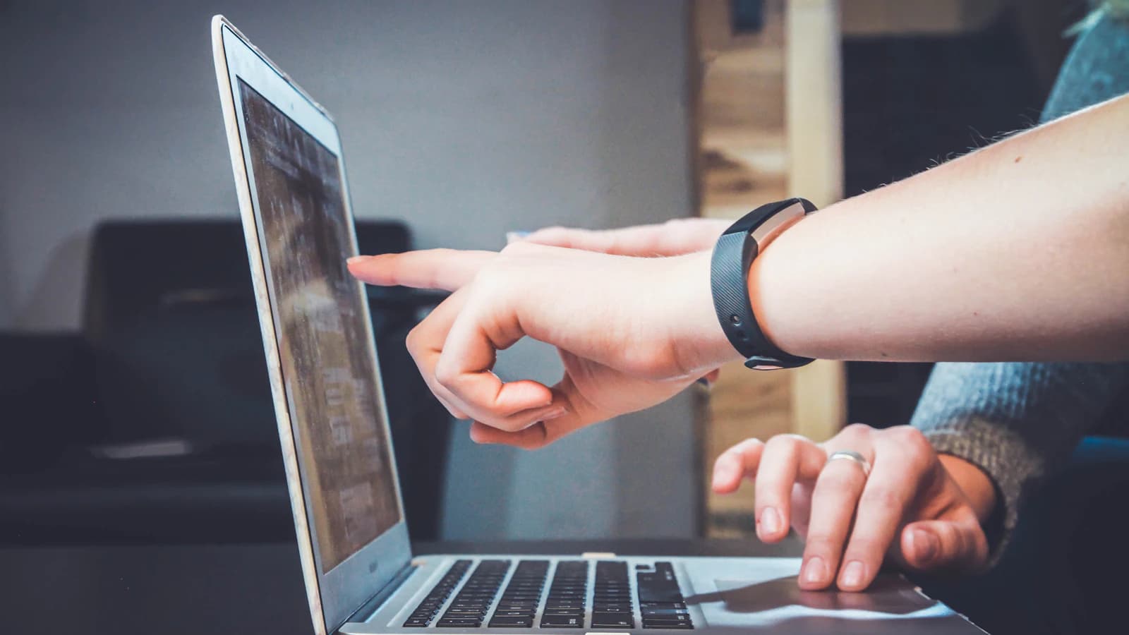 Software house po wdrożeniu - zewnętrzny zespół IT, kod, dane i rozwój projektu